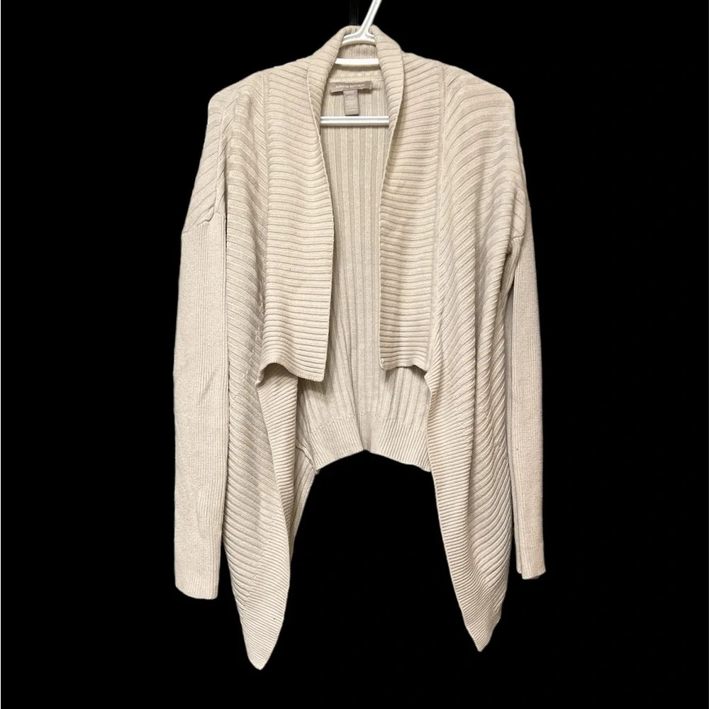 Banana Republic Off-White Wool Cardigan – Size Medium – Good Condition